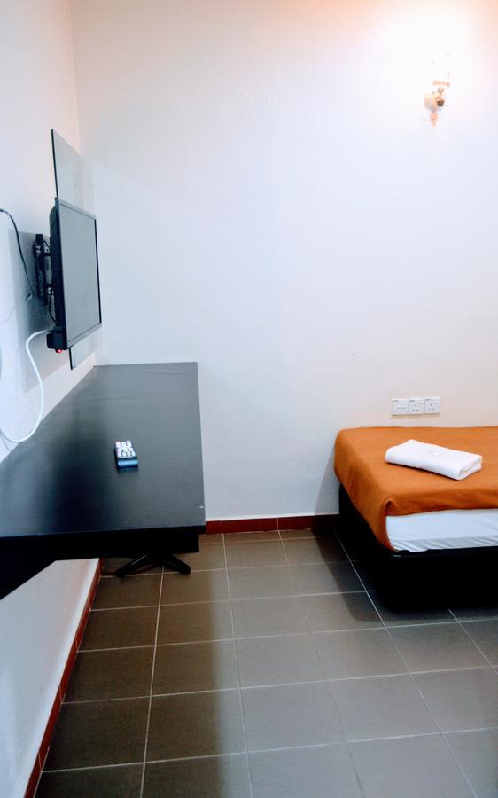 Gest Inn Hotel Kota Tinggi Bagian luar foto