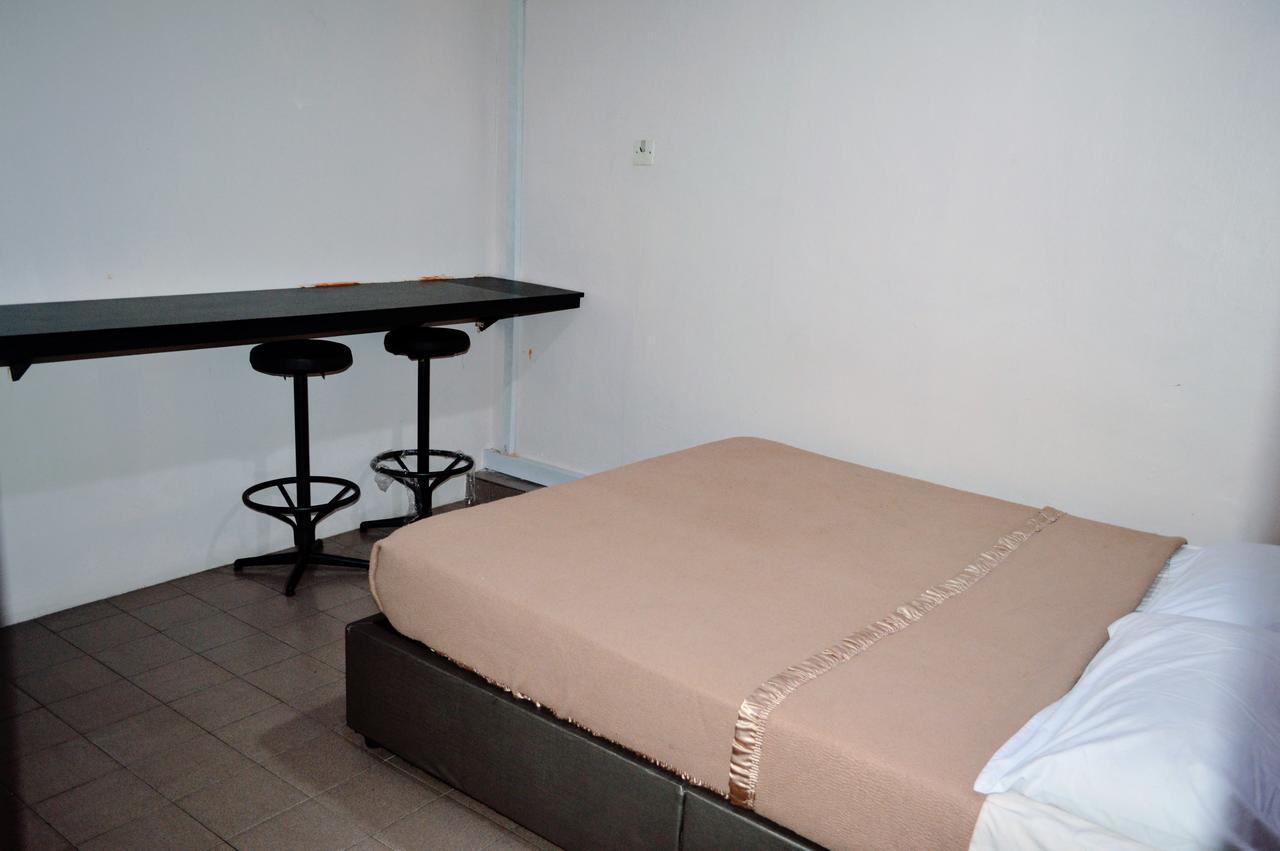 Gest Inn Hotel Kota Tinggi Bagian luar foto
