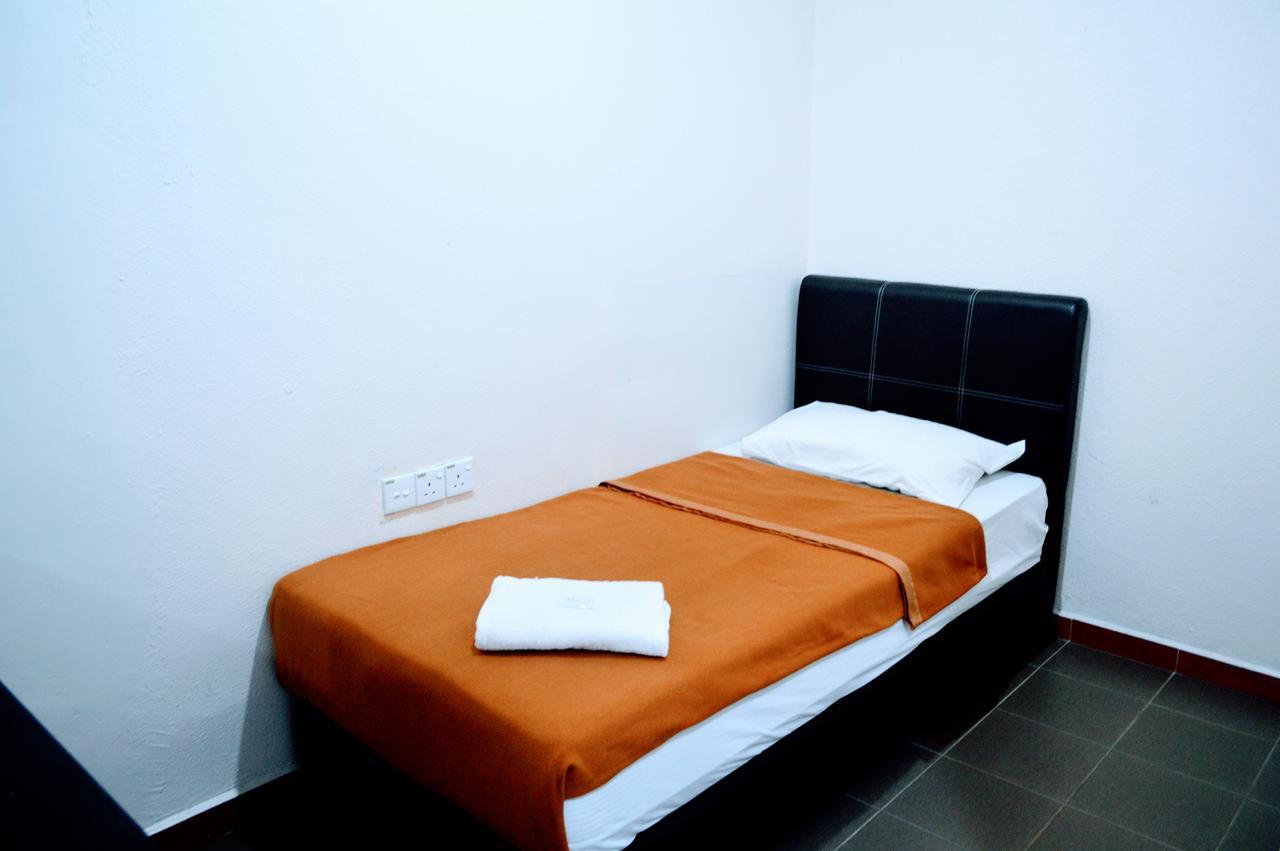 Gest Inn Hotel Kota Tinggi Bagian luar foto