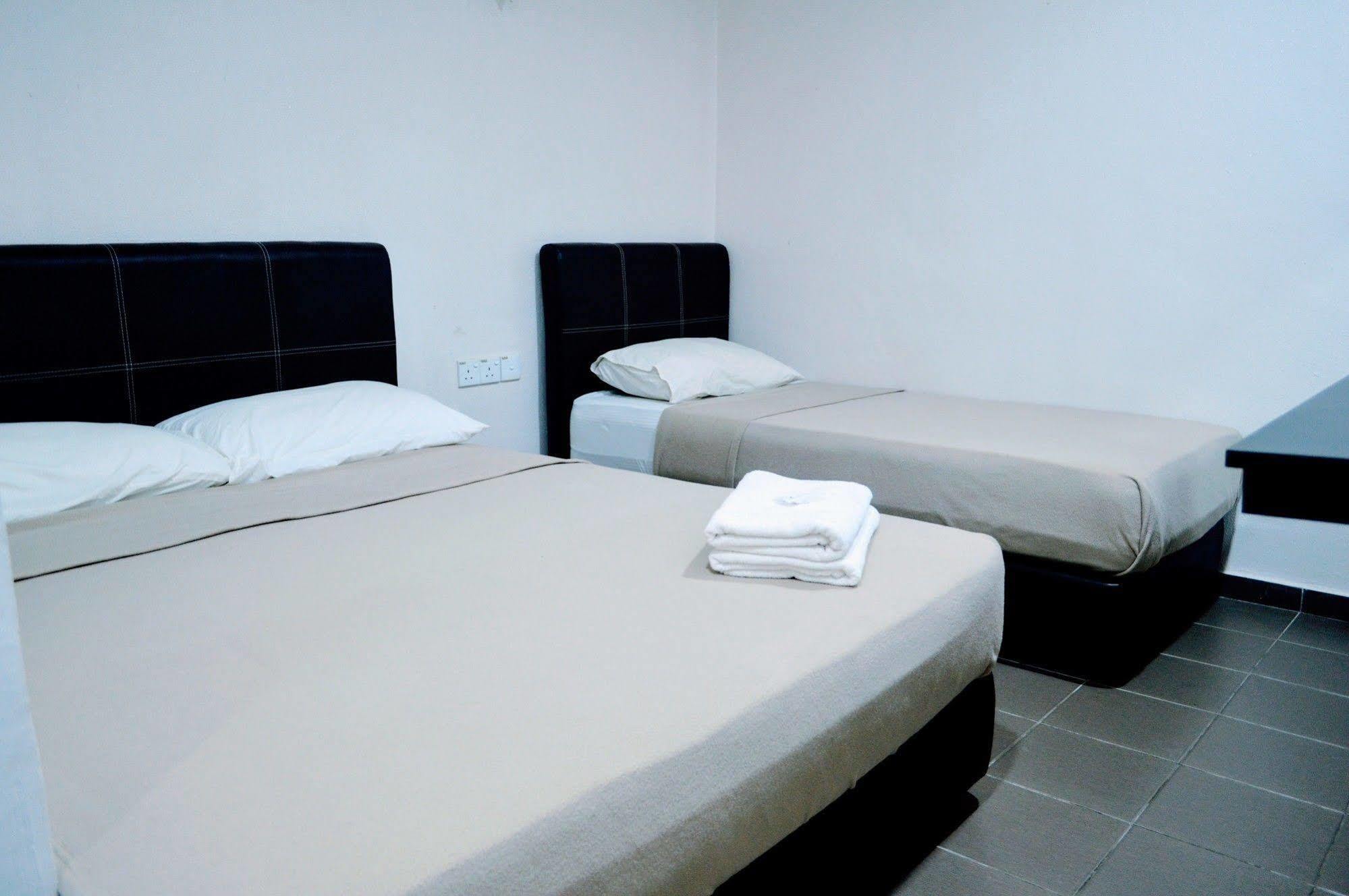 Gest Inn Hotel Kota Tinggi Bagian luar foto