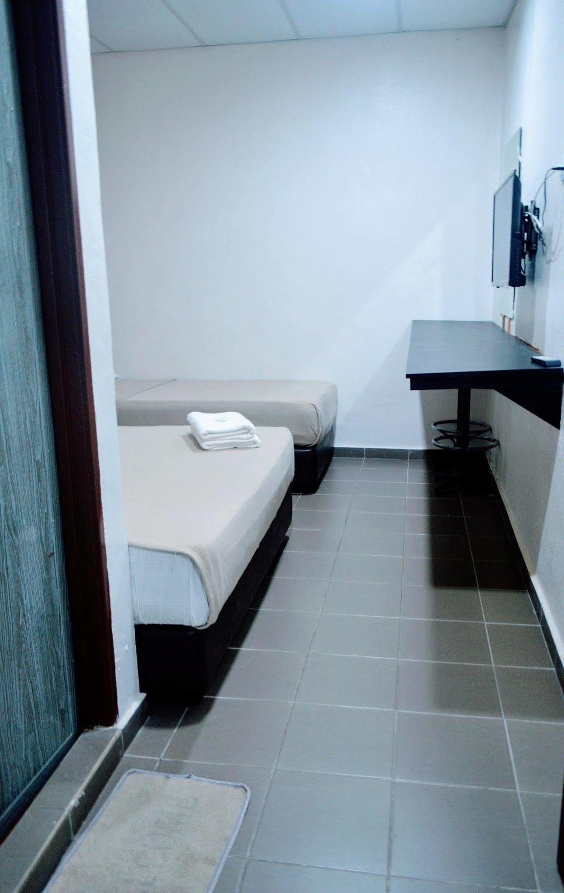 Gest Inn Hotel Kota Tinggi Bagian luar foto